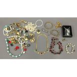 A quantity of costume jewellery