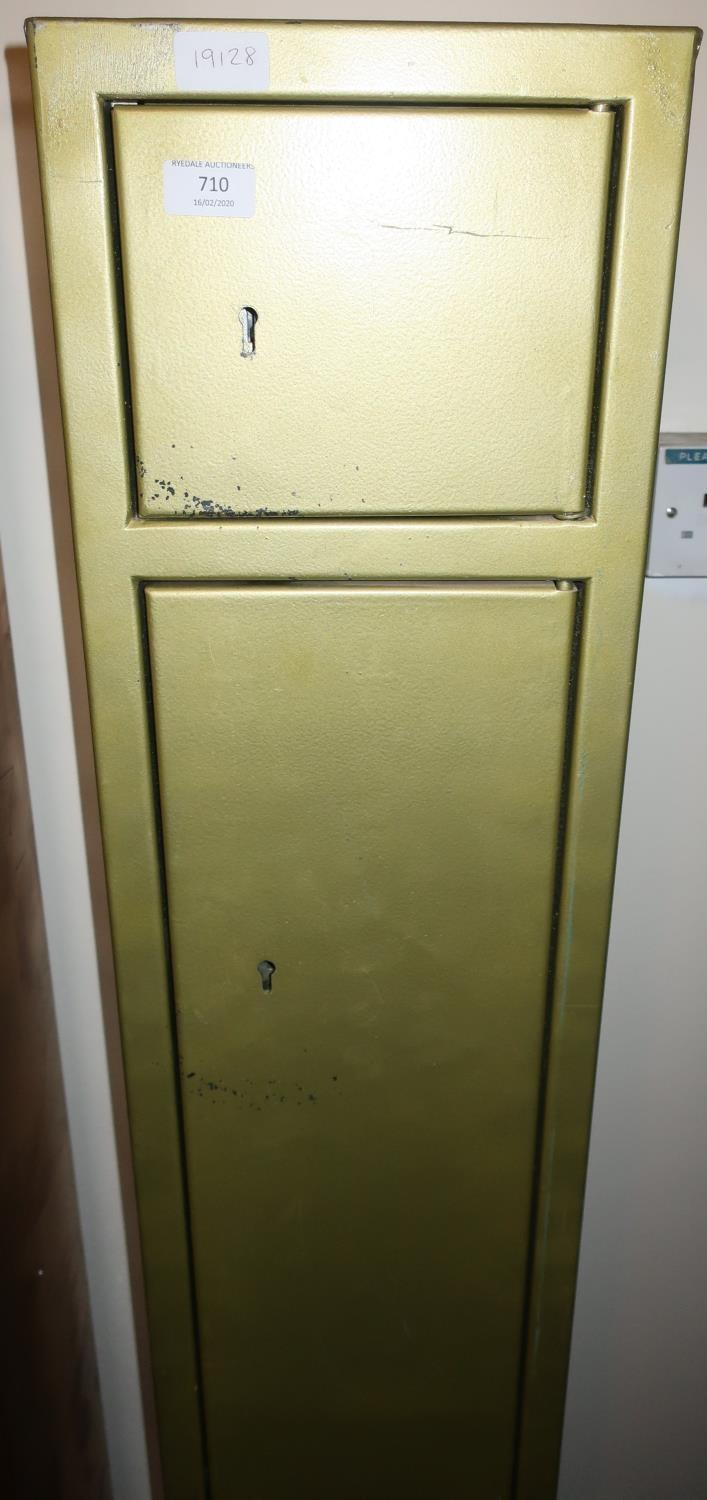 Steel four gun gun-safe with separate ammo box