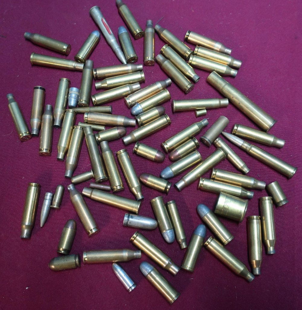 Selection of various rifle ammunition casings and inert rounds including Kynoch .470, .243, Colt