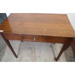 Early 19th C oak single drawer side table on square supports (92cm x 52cm x 77cm)