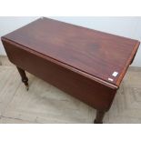 Victorian mahogany drop-leaf table with single frieze drawer, on turned supports (106cm x 119cm x