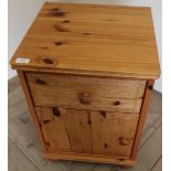 Pine bedside cupboard with single drawer above cupboard door (42cm x 40cm x 60cm)