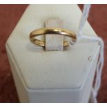 18ct gold wedding band (size I)