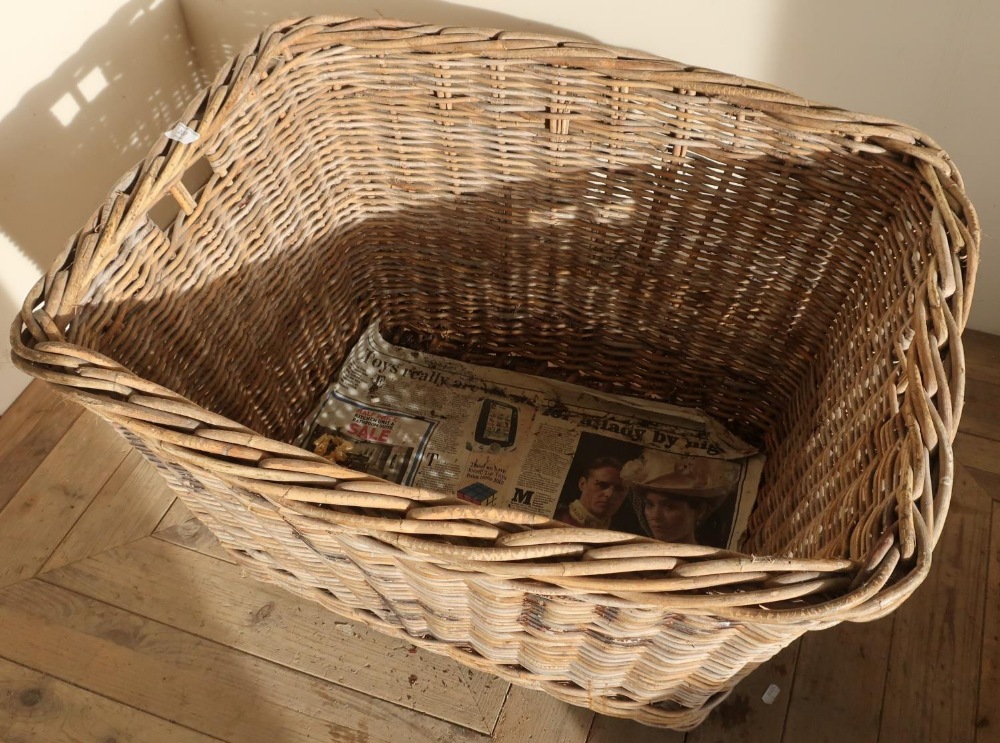 Large country house style wicker work log basket (80 x 66 x 48 cm)