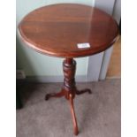 Victorian mahogany circular top occasional table on turned column and three out splayed supports (