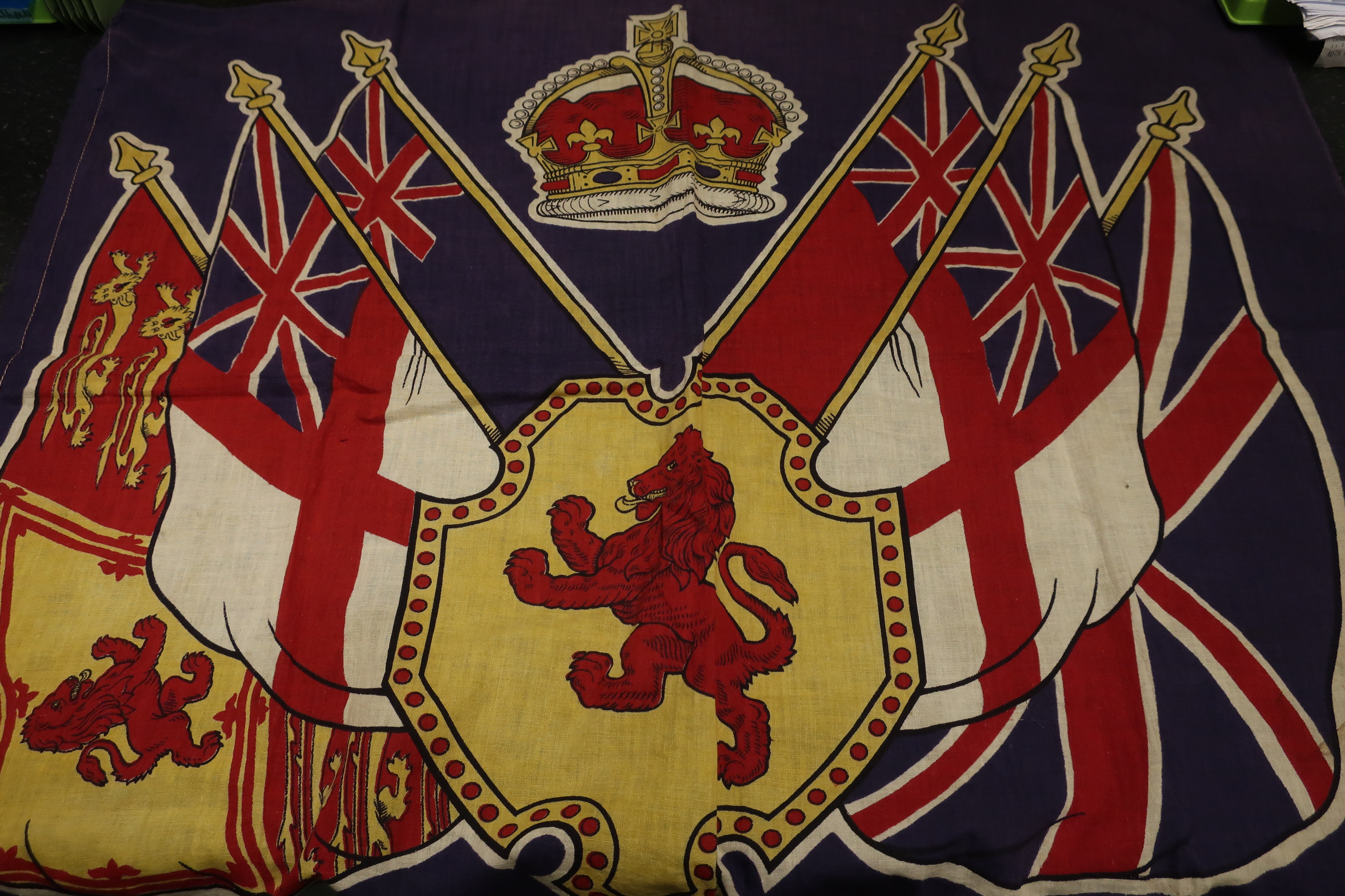 Victorian Royal standard (63x78 cm) silk screen printed onton cotton/linen. Decorated with crown,