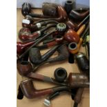 Large collection of various assorted pipes and pipe racks in two boxes including clay pipes,