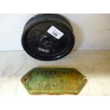 Cast metal GNR (Railway) pulley and a cast metal rectangular plaque 'Reference No TT039' (2)