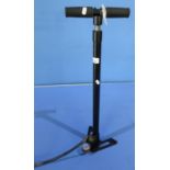 Stirrup pump with quick release bayonet fitting