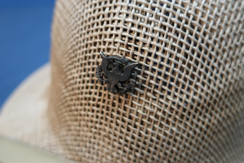 American military wartime sun hat with lapel pin badge, complete with chin strap and liner - Image 2 of 3