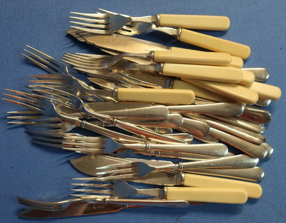 Six pairs of plated fish knives and forks and twelve pairs of dessert knife and forks - Image 2 of 8