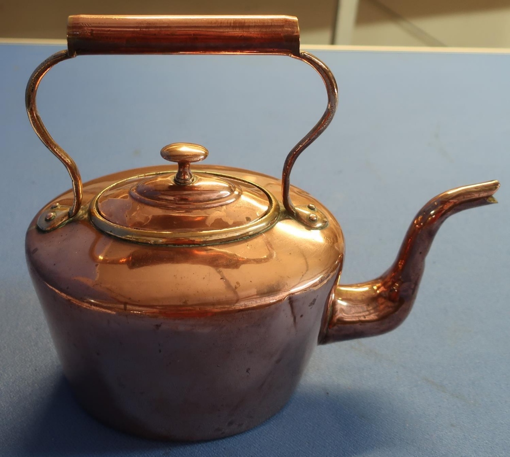 19th C oval bodied copper and brass kettle (height 26cm)