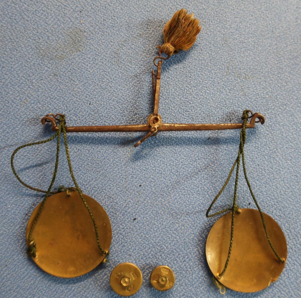 18th/19th C cased set of scales for half and full guineas in original case - Image 2 of 4