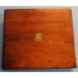 19th/20th C mahogany box with hinged lid and inset brass cartouche (28.5cm x 25cm x 5.5cm)