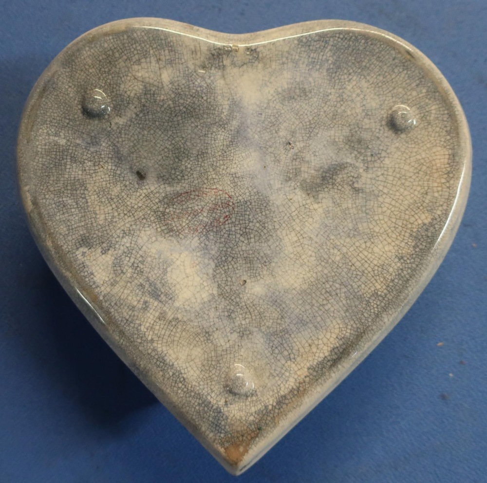 Wemyss heart shaped double inkwell (approx 18cm x 18cm x 7.5cm) - Image 5 of 5