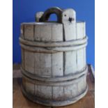 19th C painted wooden coopered container with pegged lift off lid and painted detail (approx