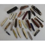Collection of various assorted vintage pocket knives