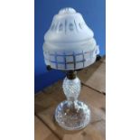 Cut glass table lamp with frosted glass shade (height 35cm)