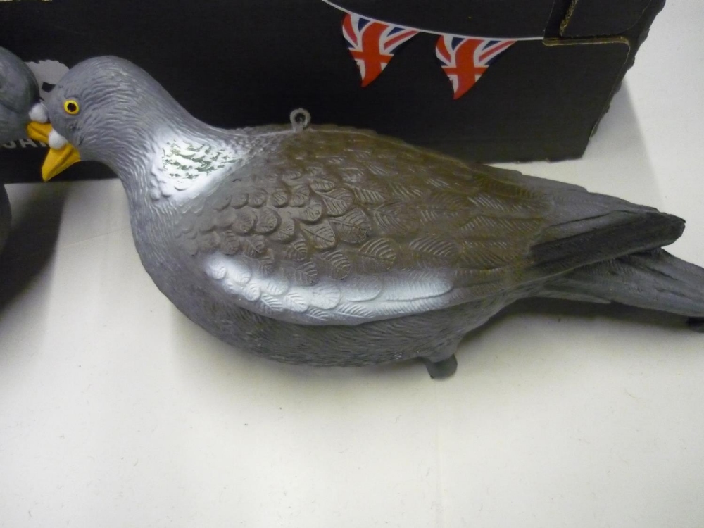 Box containing a large quantity of various full bodied and half bodied pigeon decoys - Image 2 of 2