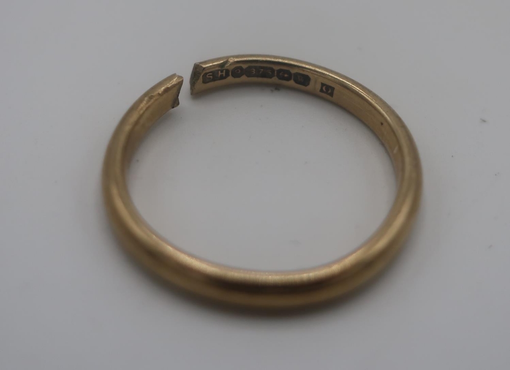 Two 9ct hallmarked gold wedding bands, one cut, 6.5g - Image 4 of 4