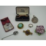 Collection of Victorian and later costume jewellery including brooches, rings, lockets etc, gold