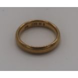 22ct hallmarked gold wedding band, 7g