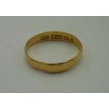 22ct gold hallmarked wedding band, 1.6g