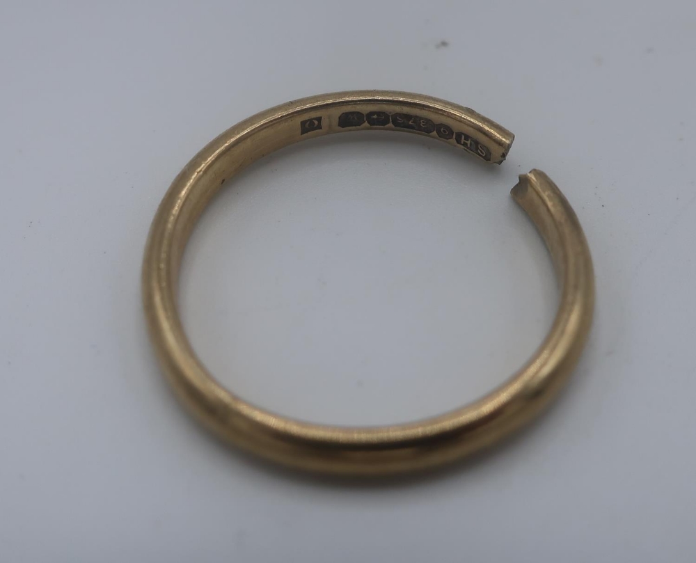 Two 9ct hallmarked gold wedding bands, one cut, 6.5g