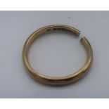 Two 9ct hallmarked gold wedding bands, one cut, 6.5g