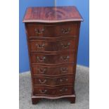 Small George III style mahogany serpentine front chest of six drawers (50cm x 40cm x 100cm)