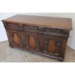 Quality oak 17th century style coffer, with hinged lid above carved and arcaded panel front (116cm x