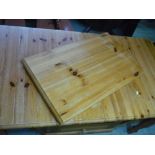 Rectangular pine extending kitchen table on turned ringed legs (188cm x 79cm x 77cm)
