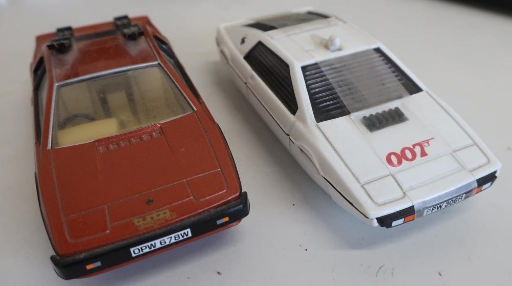 The Definitive Bond Collection of Corgi 007 die-cast unboxed vehicles on display stand (16) - Image 3 of 5