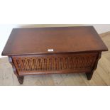 Small reproduction oak blanket box, with hinged lid and fluted carved front (80cm x 36cm x 42cm)