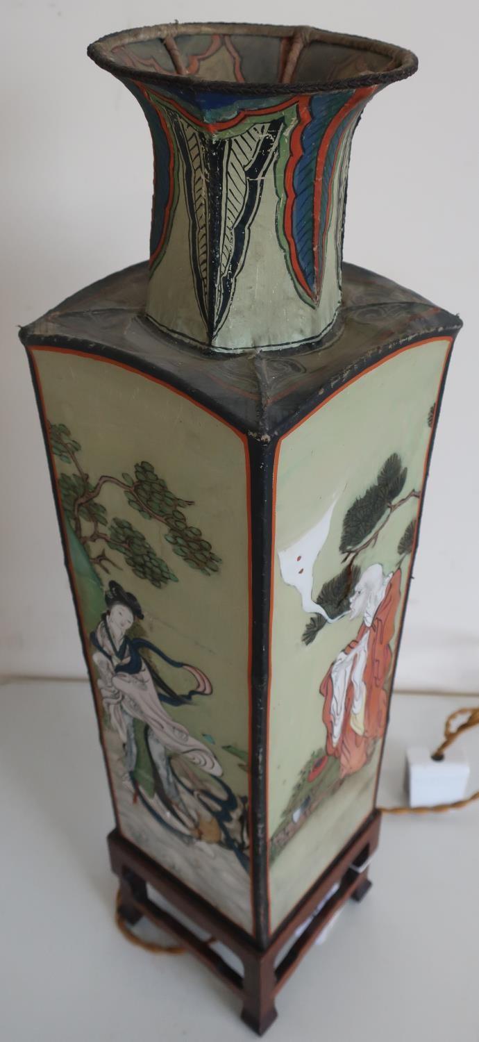 Early 20th C Chinese painted table lamp with tapering square body and hard wood stand and painted - Image 2 of 4