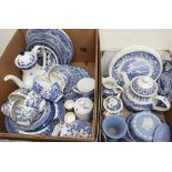 Wade Ringtons tea Willow pattern tea pot, Broadhurst Queens silver jubilee blue and white tea