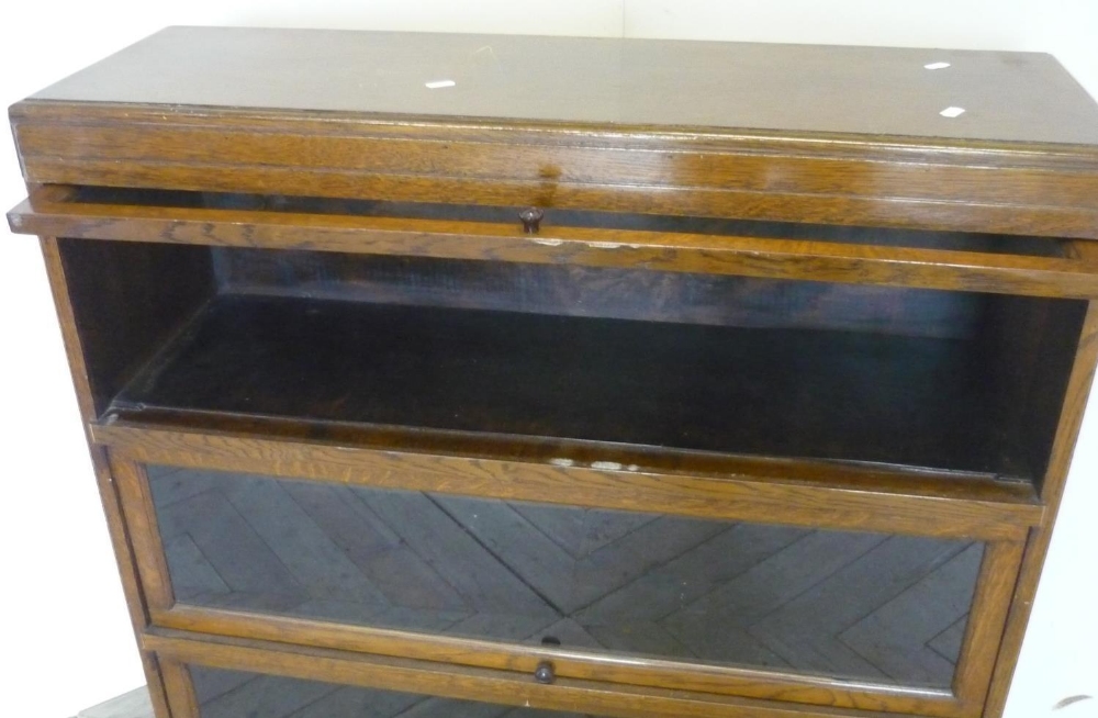 20th C Globe Wernicke style oak bookcase with three glazed doors (90cm x 100cm x 29cm) - Image 2 of 2