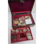 Victorian rosewood jewellery box with lift out tray containing three dog brooches, filligree and