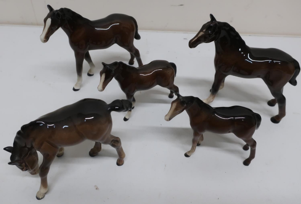 Five Beswick models of foals, one grazing (5)