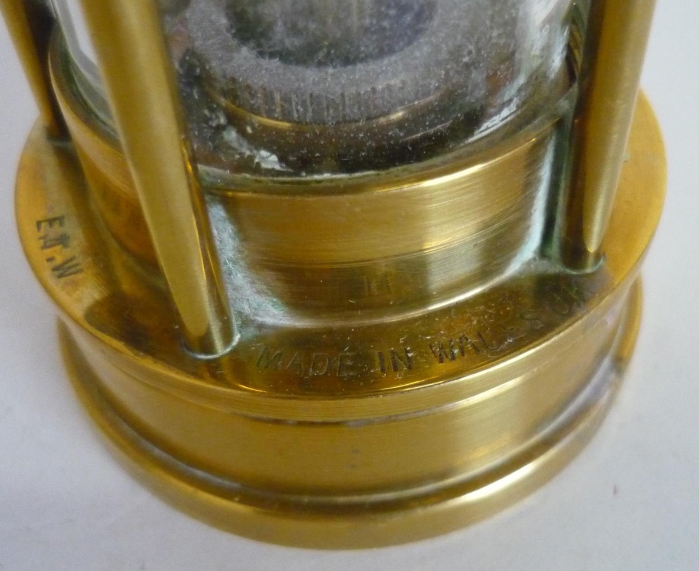 Small E Thomas & Williams Ltd. Cambrian Works Aberdare Wales, brass miners lamp (height 15cm) - Image 3 of 3