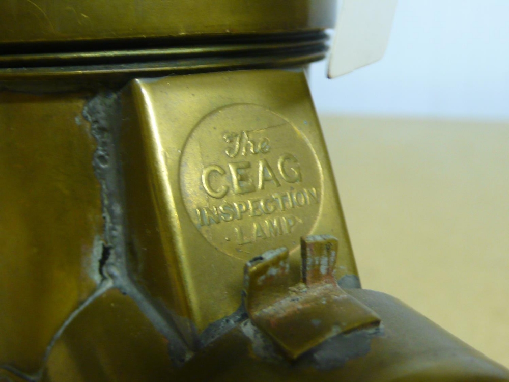 Ceag brass inspection lamp with wooden handle (22cm) - Image 2 of 2