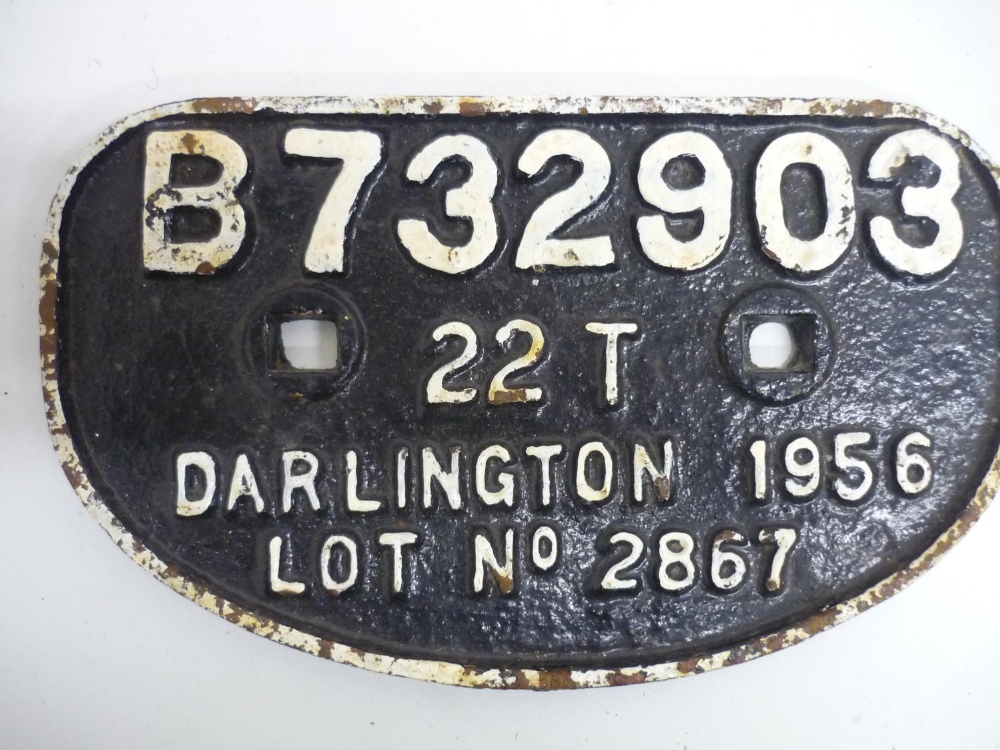 Cast iron and painted wagon plate B732903 22T Darlington 1956 Lot No. 2867 (28cm x 16.5cm)