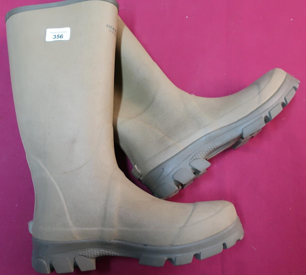 Pair of UK size 10 (44) Jack Pyke neoprene lined wellingtons, as new ex shop stock