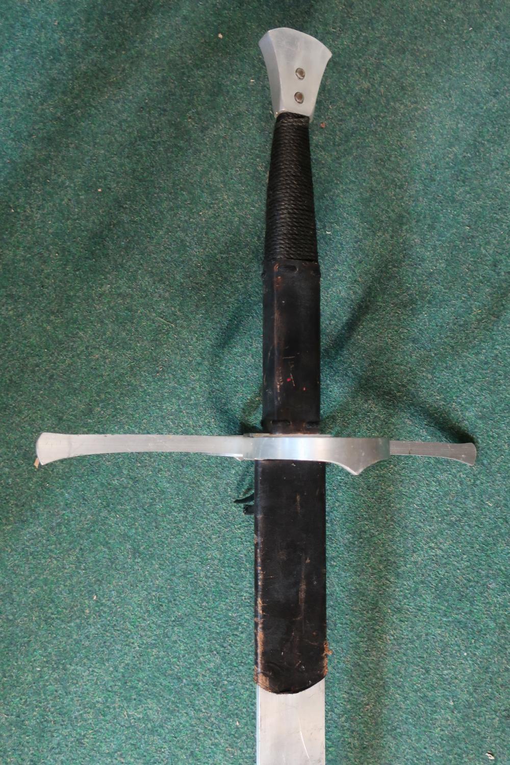 Extremely large aluminium reenactors style broad sword (overall length 154cm) - Image 2 of 3