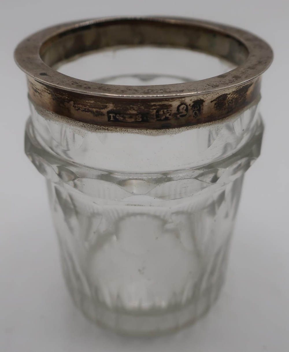 Hallmarked silver ink well, Birmingham 1915, a silver capstan ink well with inlaid tortoiseshell - Image 4 of 4