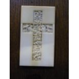 Early 20th C Chinese carved ivory card case with central carved crucifix panel (5.5cm x 9.5cm)