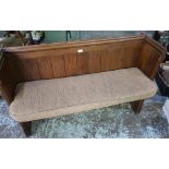 Early 20th century oak pew with fitted seat cushion (132cm x 86cm x 50cm)