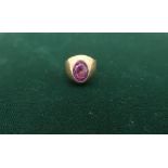 18ct gold ring set with an oval pink amethyst, stamped 750, 3.8g