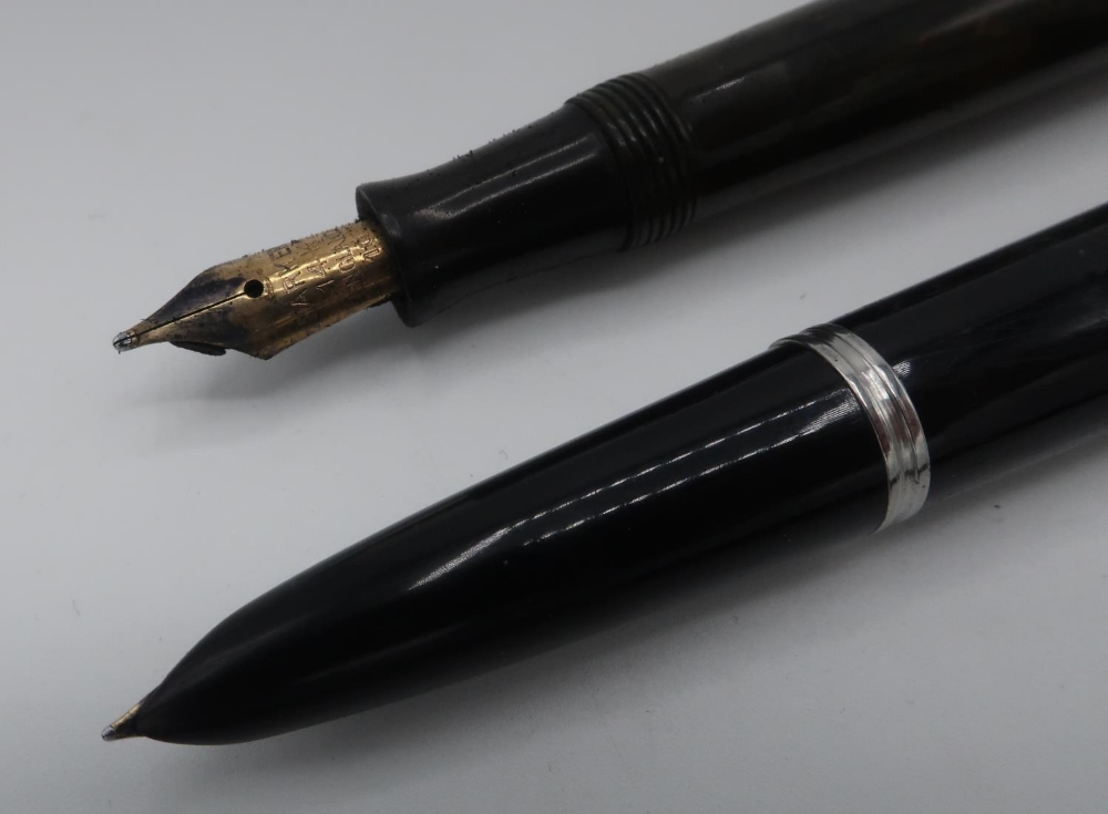 Parker fountain pen, green brown marbleized body, with 14k nib, Parker Consort propelling pencil, - Image 2 of 2