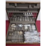 Oak canteen of Mappin & Webb cutlery, approx 72pcs